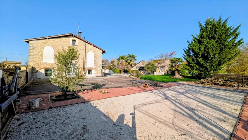 Propriété - 413 m² - 8 pièces