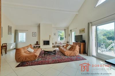 Maison - 141 m² - 8 pièces