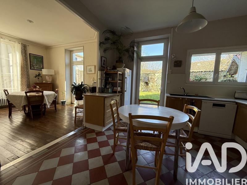 Maison - 182 m² - 10 pièces