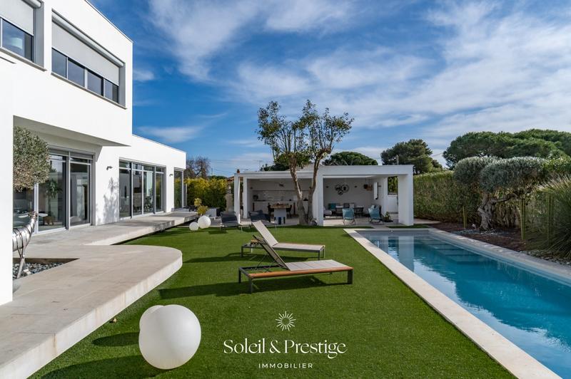 Maison - 313 m² - 8 pièces