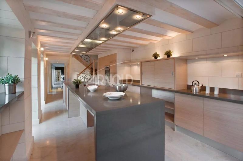 Maison - 236 m² - 10 pièces