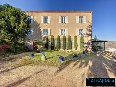 Maison - 270 m² - 8 pièces