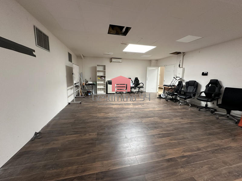 Local d'activités - 127 m²