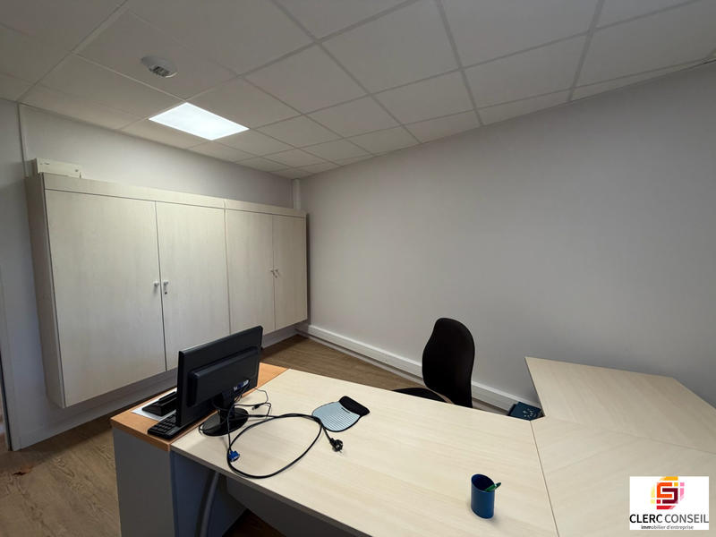 Bureau - 1 054 m²