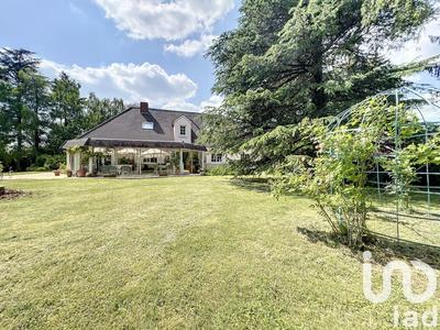 Maison - 250 m² - 6 pièces