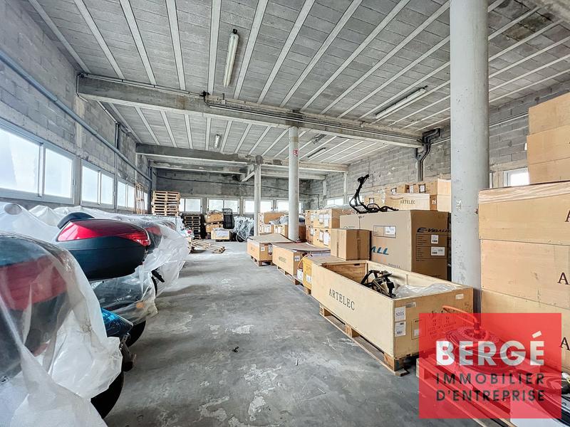 Entrepôt - 1 800 m²