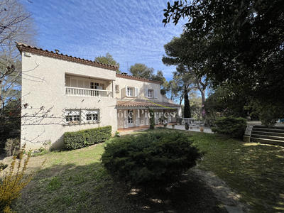 Maison - 268 m² - 8 pièces