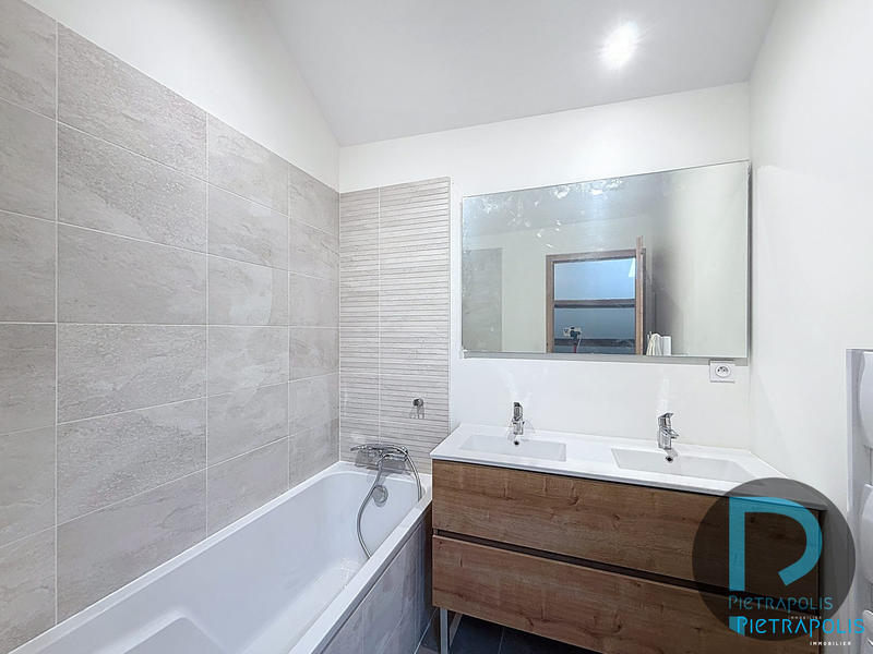 Appartement - 137 m² - 5 pièces