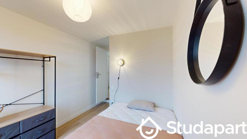 Chambre - 11 m² - 1 pièce