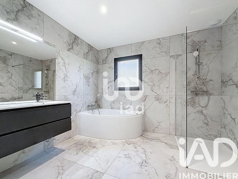 Maison - 180 m² - 5 pièces