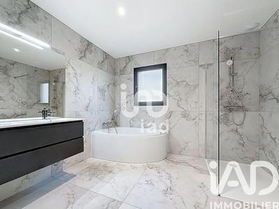 Maison - 180 m² - 5 pièces