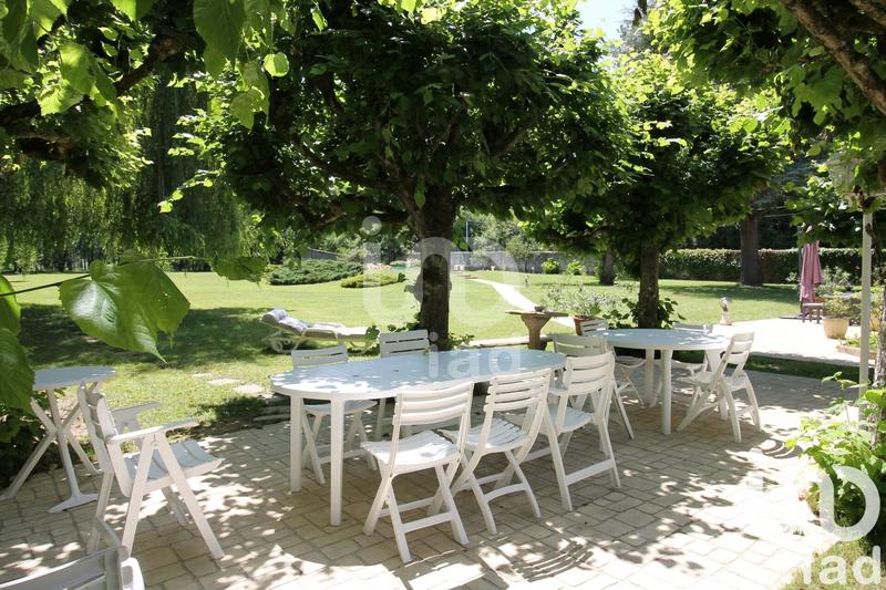 Maison - 423 m² - 12 pièces