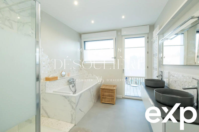 Villa - 220 m² - 7 pièces