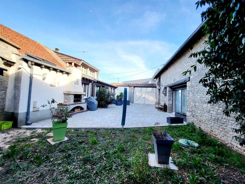 Maison - 186 m² - 8 pièces