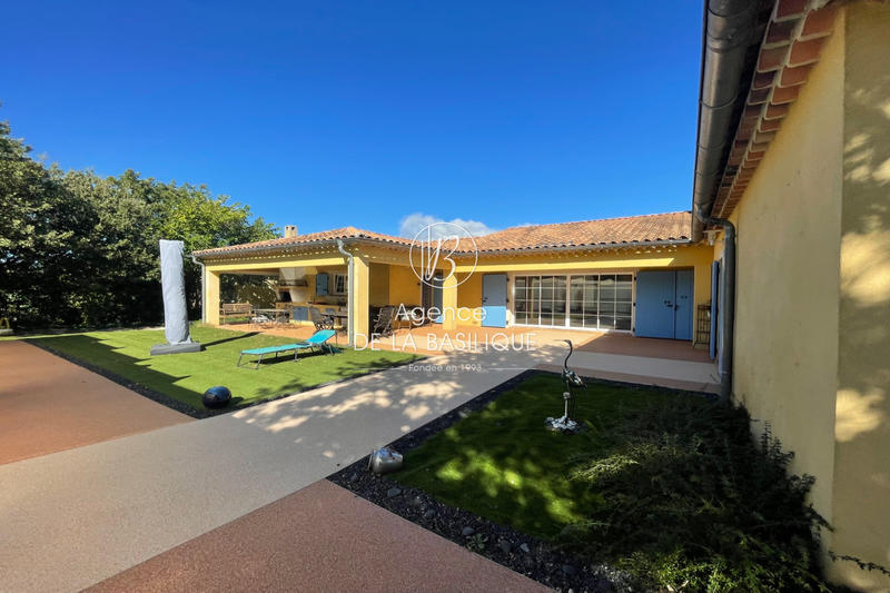 Maison - 300 m² - 7 pièces