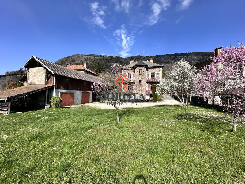 Maison - 300 m² - 6 pièces