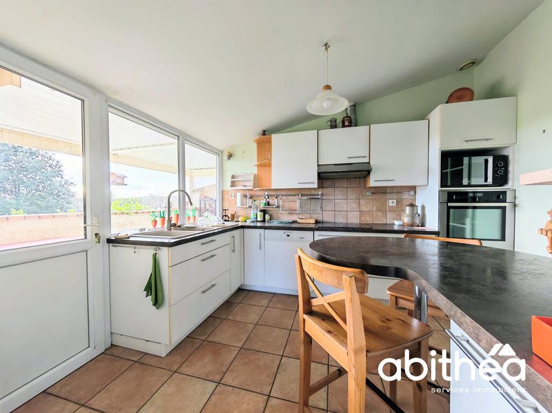 Maison - 380 m² - 12 pièces