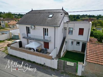Maison - 204 m² - 9 pièces