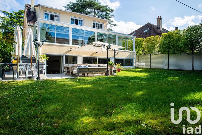 Maison - 225 m² - 7 pièces