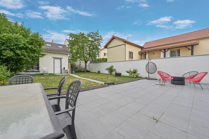 Maison contemporaine - 215 m² - 7 pièces