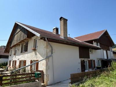 Maison - 242 m² - 8 pièces