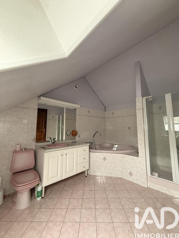 Maison - 230 m² - 7 pièces