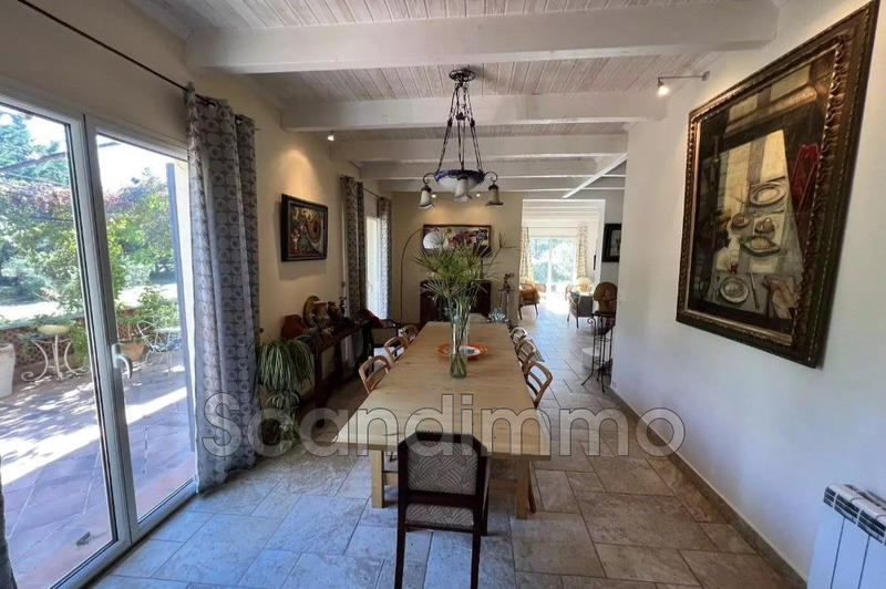 Villa - 213 m² - 6 pièces