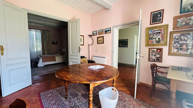 Maison - 300 m² - 9 pièces