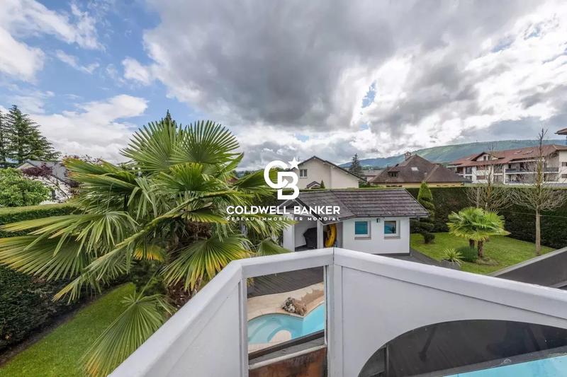 Maison - 285 m² - 6 pièces