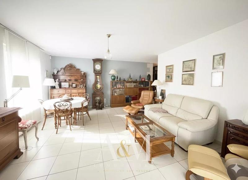 Appartement - 90 m² - 4 pièces