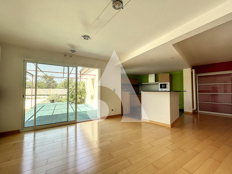 Maison - 217 m² - 7 pièces