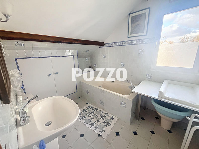 Maison - 268 m² - 9 pièces