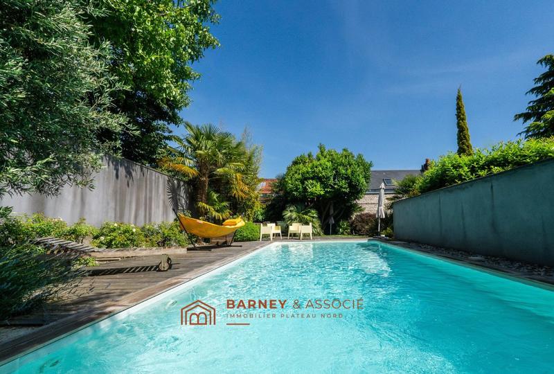 Maison - 418 m² - 10 pièces