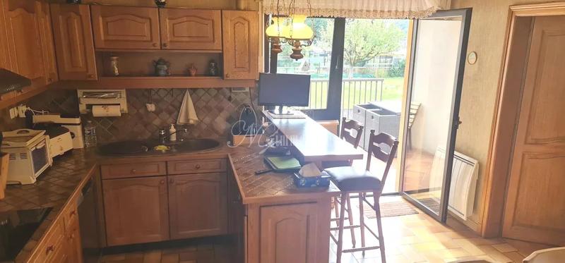 Maison - 208 m² - 9 pièces