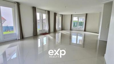 Maison - 331 m² - 7 pièces