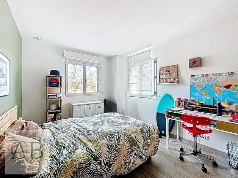 Maison - 220 m² - 7 pièces