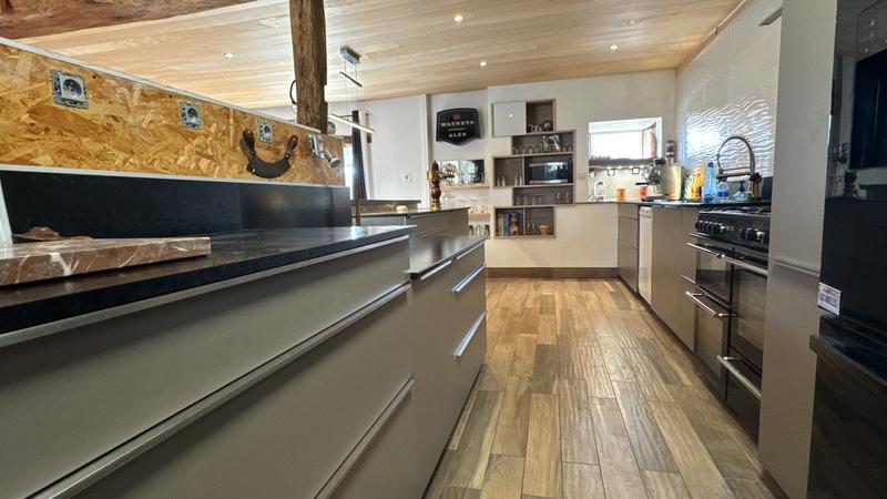 Maison - 400 m² - 12 pièces