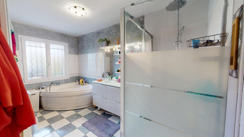 Maison - 150 m² - 7 pièces