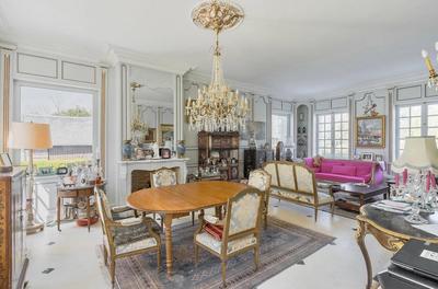 Maison - 550 m² - 14 pièces