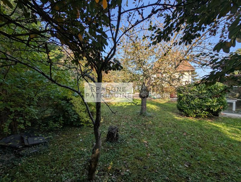 Maison traditionnelle - 203 m² - 9 pièces