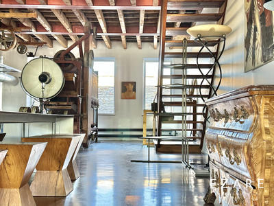 Maison - 596 m² - 9 pièces