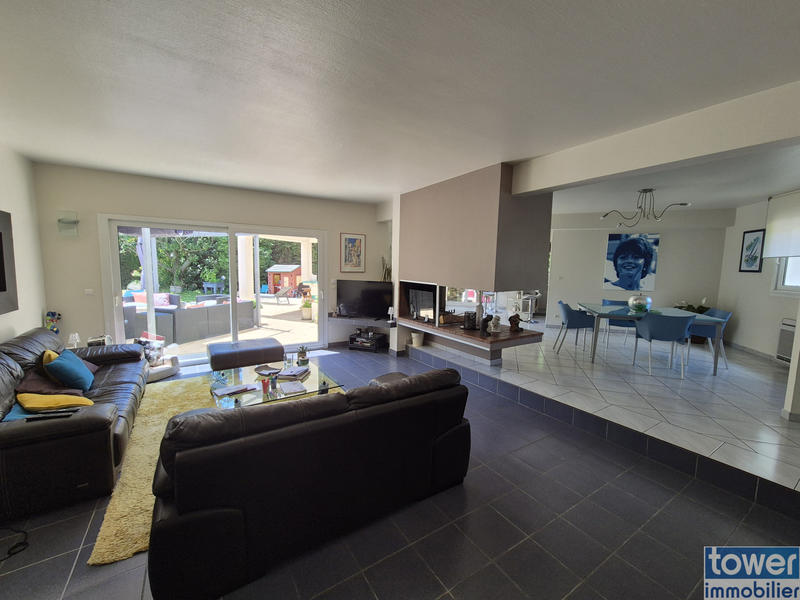 Maison - 210 m² - 8 pièces