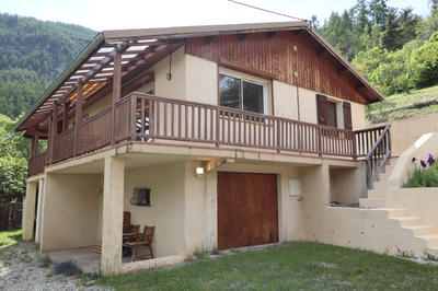 Maison - 90 m² - 5 pièces