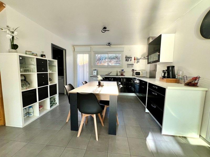 Maison - 93 m² - 5 pièces