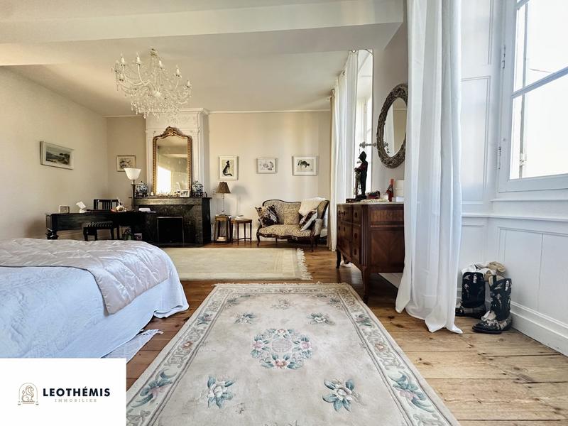 Maison - 362 m² - 14 pièces