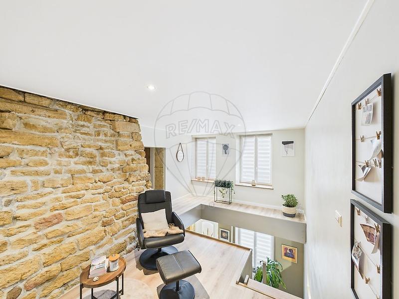 Maison - 284 m² - 9 pièces