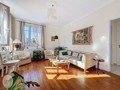 Maison - 203 m² - 9 pièces