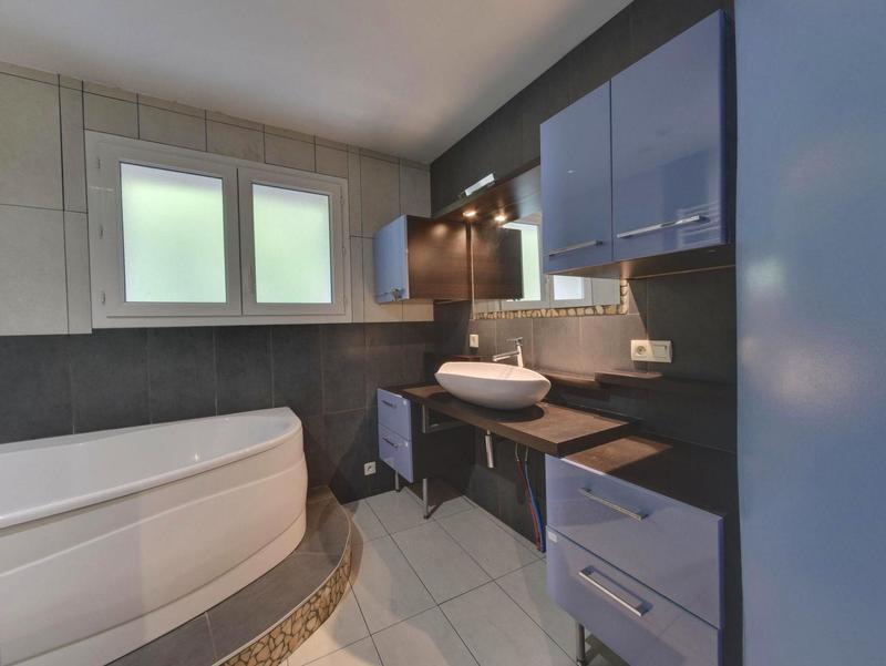 Maison - 201 m² - 10 pièces