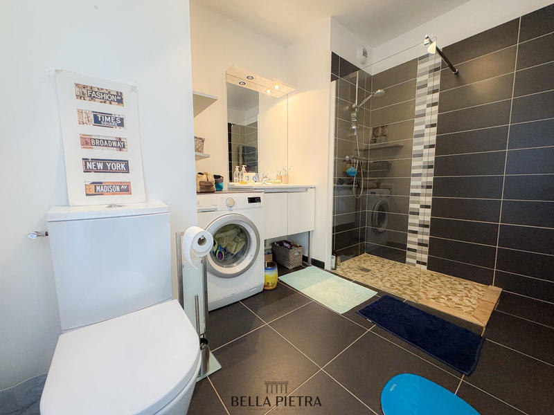 Appartement - 90 m² - 4 pièces