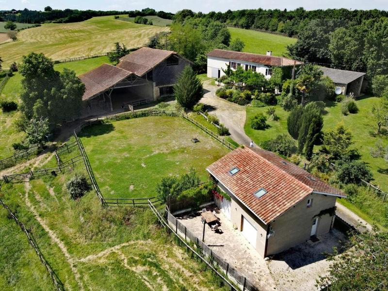 Maison de domaine équestre - 407 m² - 13 pièces